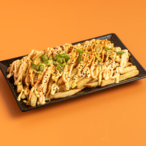 1. Loaded Fries με Κάρυ Λάιμ